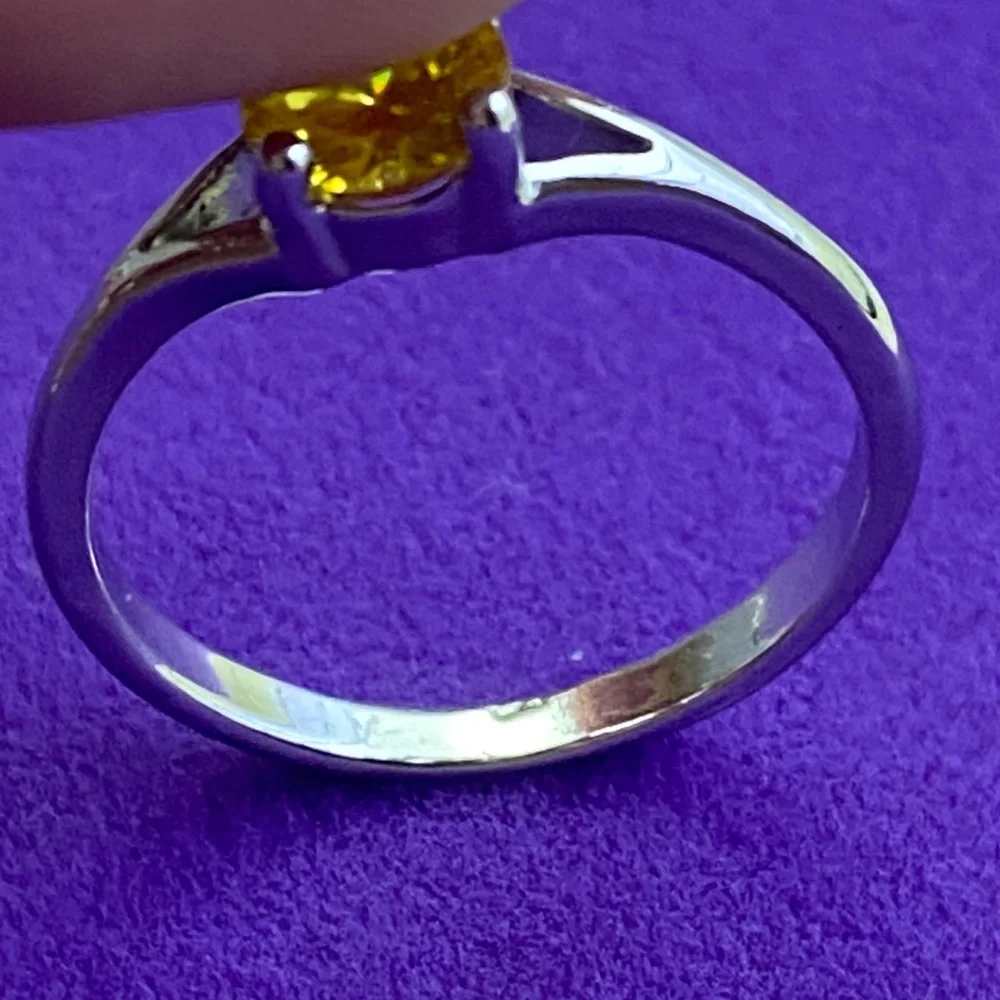 💛 Classic Silver Tone Brilliant Cut Yellow CZ Solitaire Minimalist Ring - Picture 4 of 7